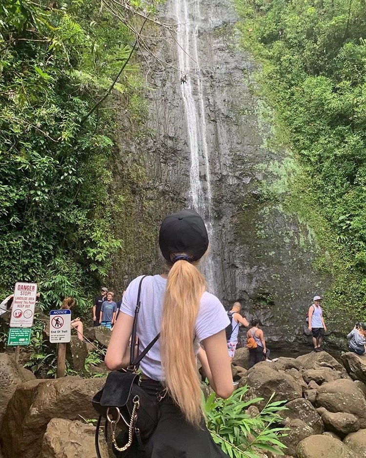 男主角女一号的头像-鱼见海资源网-免费PHP网站源码模板,插件软件网创AI智能体资源分享平台！