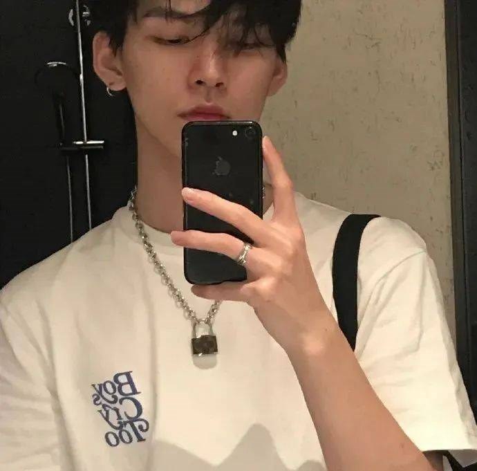 爱还在不在的头像-鱼见海资源网-免费PHP网站源码模板,插件软件网创AI智能体资源分享平台！